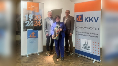 Dietmar Beineke und Frank Rexforth bedanken sich für den KKV bei Baudezernentin Claudia Koch. (Foto: privat)